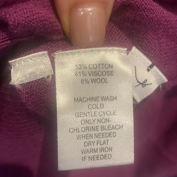 Ann Taylor-LOFT light weight knit cardigan with covered buttons. - Picture 3 of 5